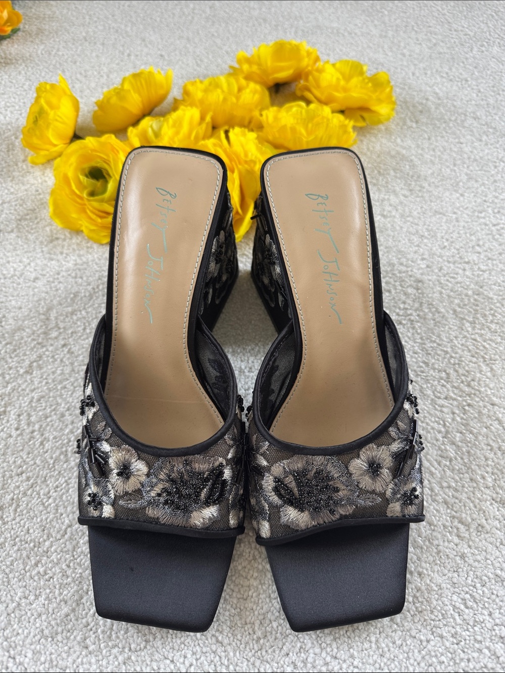 Betsey Johnson Black Floral Beaded Slide Mules Katia Sandal. Size 8